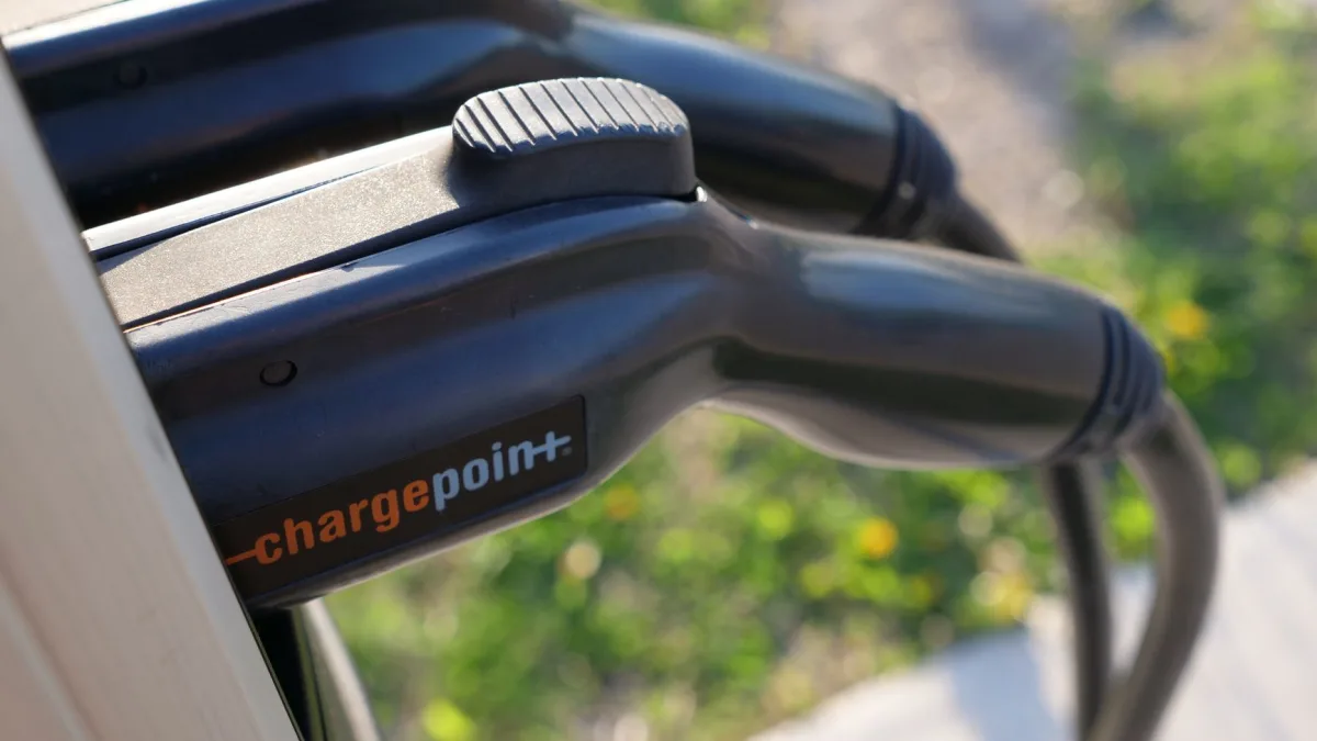 Nissan (NSANY) and Valeo Contract for Bidirectional Charging Stations