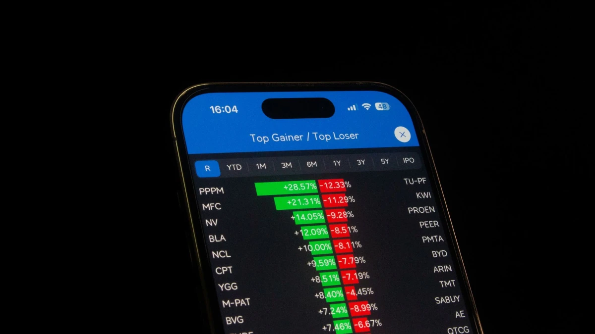 Cisco (CSCO) Holds at $121.15 After 84% Yearly Gain