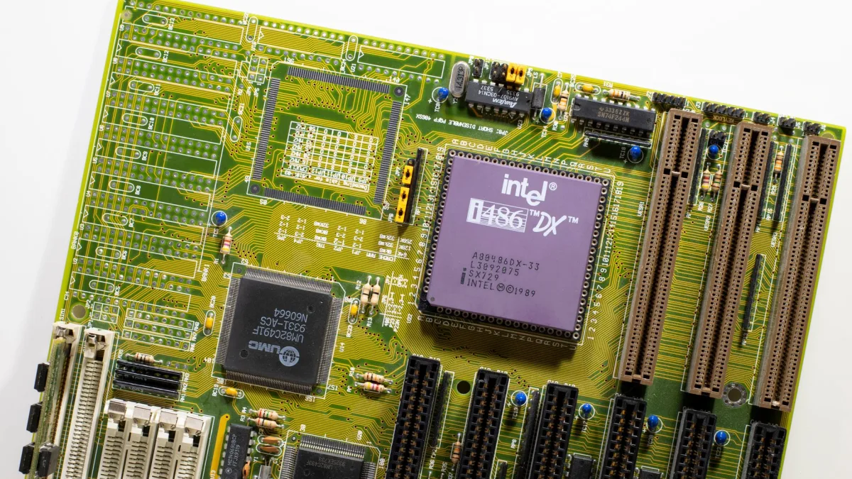 Intel (INTC) Stock Performance and Engineering Challenges