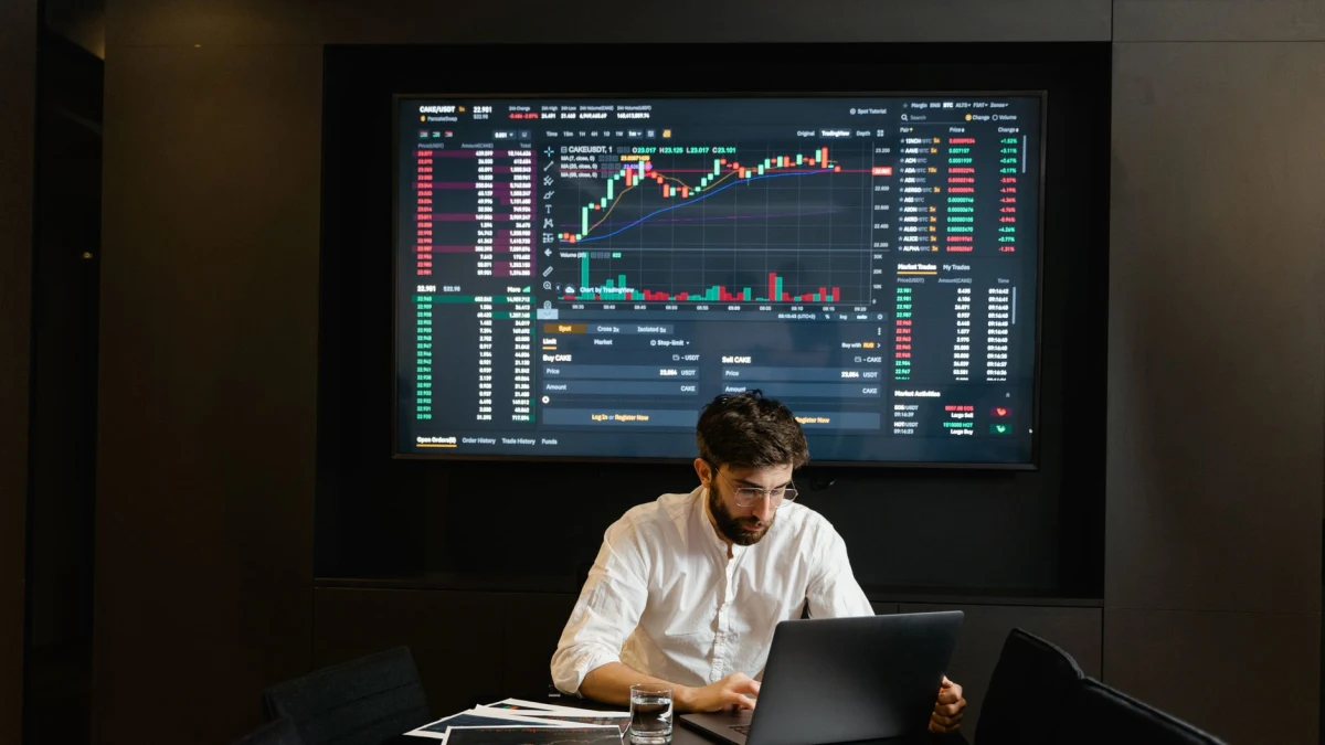 HSBC Survey: 62% Seek Human Advisors Over AI for Investments