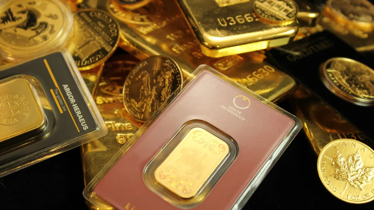 Gold (XAU) Steadies Near $4,000 Amid Dollar Strength