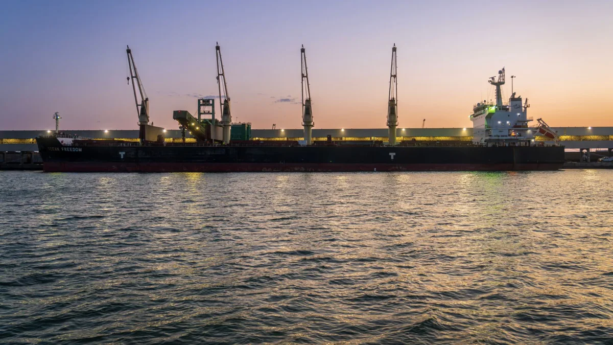 Oil Prices Maintain Gains Post Ship Attack in Hormuz