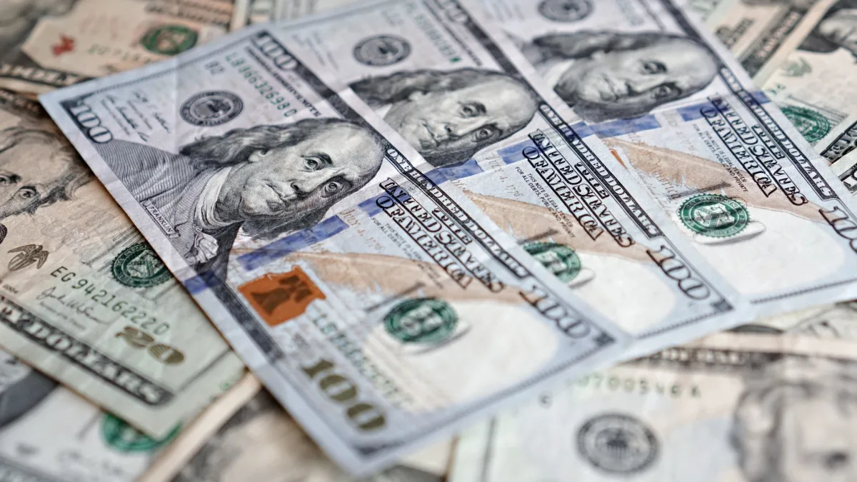 U.S. Treasury Yields Fall as Oil Prices Decline