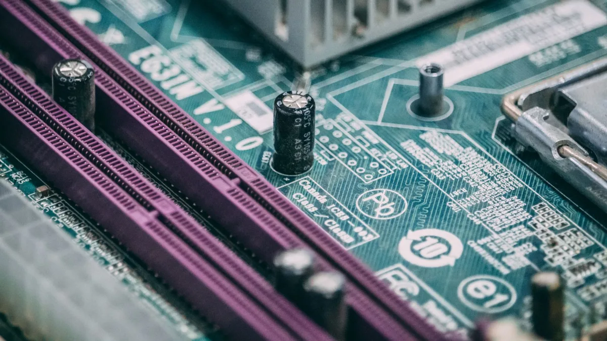 Apple (AAPL) Seeks U.S. Approval for CXMT Memory Chip Purchase