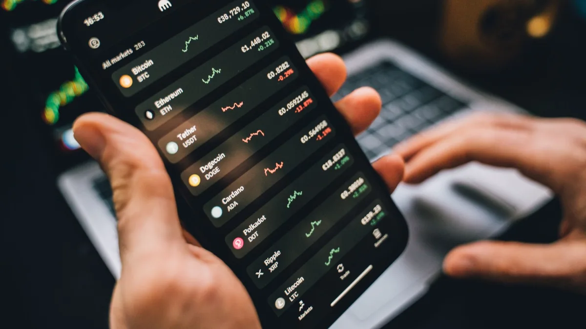 Meta (META) Explores Polymarket and Kalshi Partnerships for Arena App