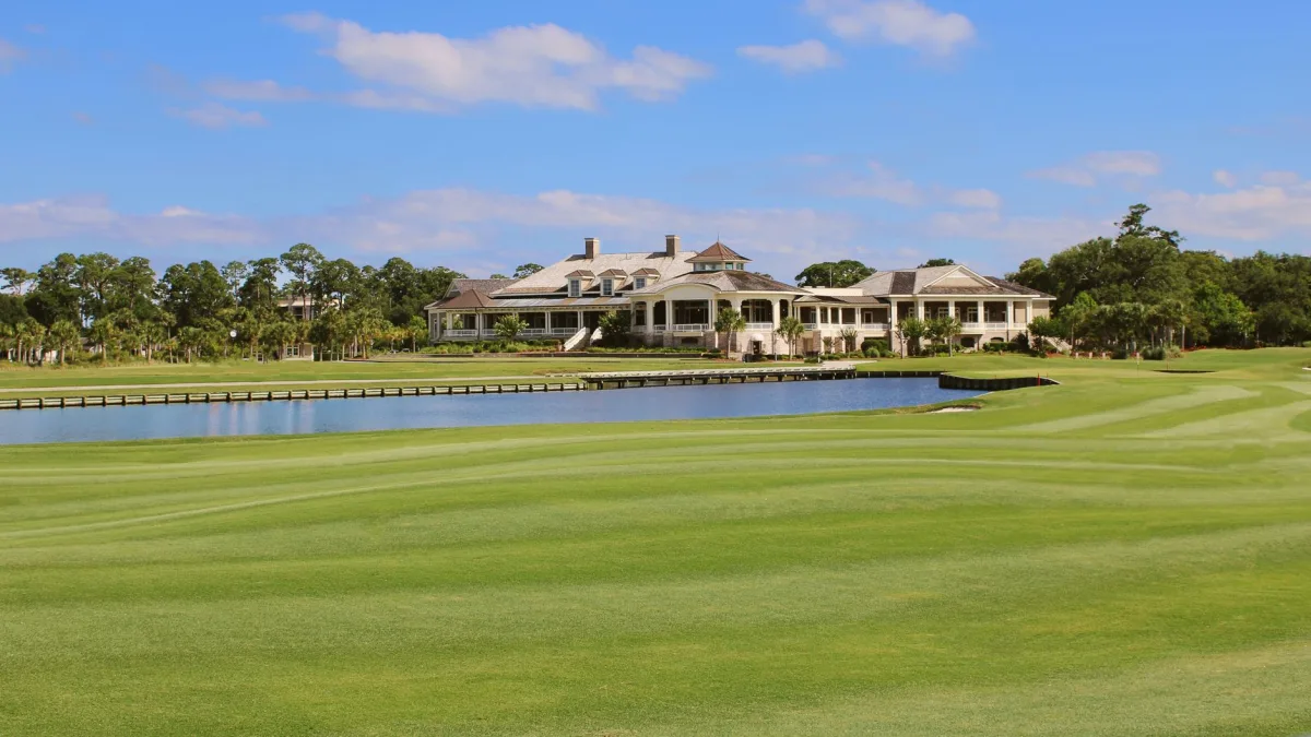 Trump confirms building plans for public golf course project