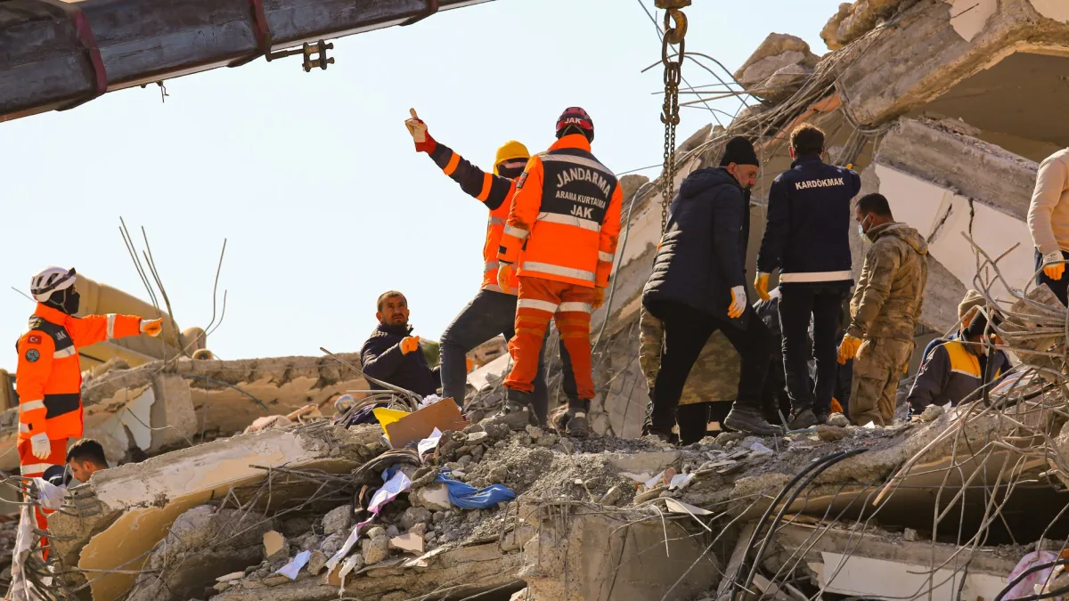 Venezuela Quake Death Toll Reaches 1,450 Amid Rescue Efforts