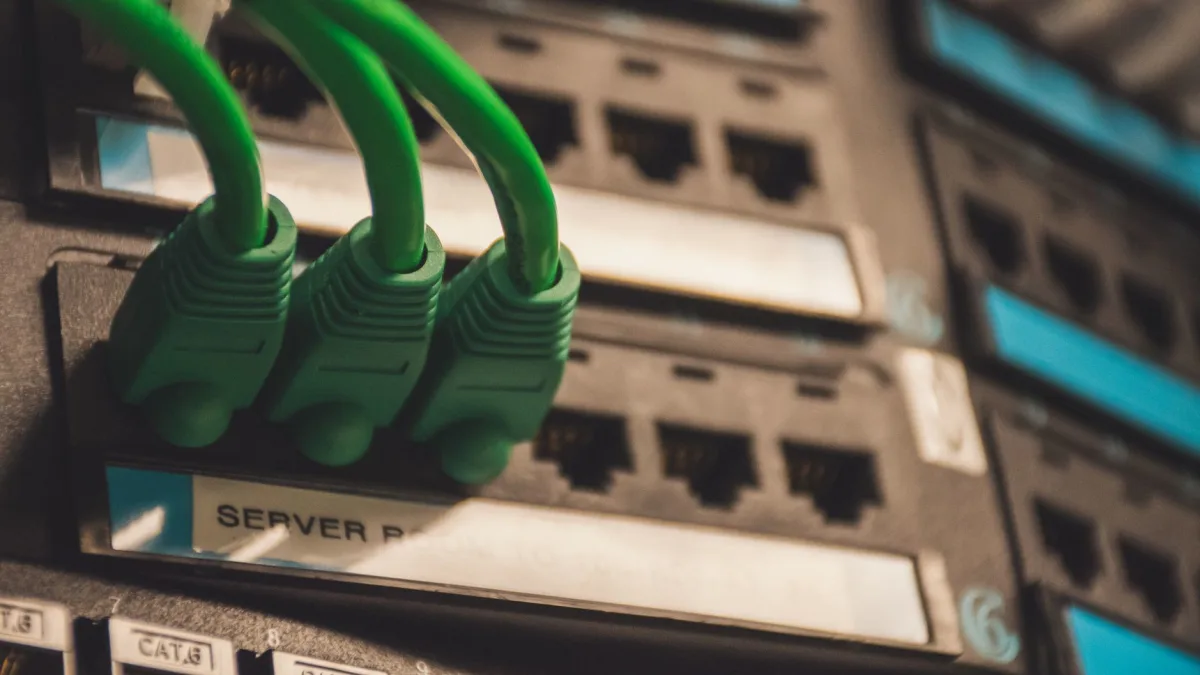 Extreme Networks (EXTR) Stock Reaches 52-Week High of 32.38 USD