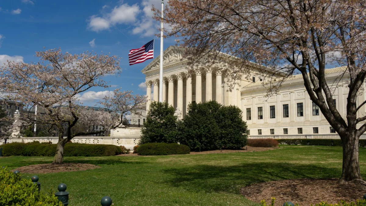 US Supreme Court Rejects Trump's Bid on Fed's Cook