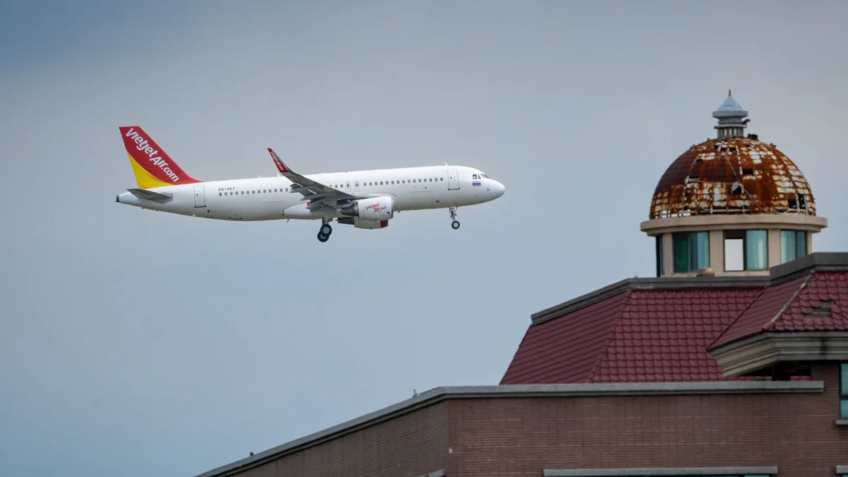 JetBlue (JBLU) Flight Reports Drone Strike Near JFK Airport