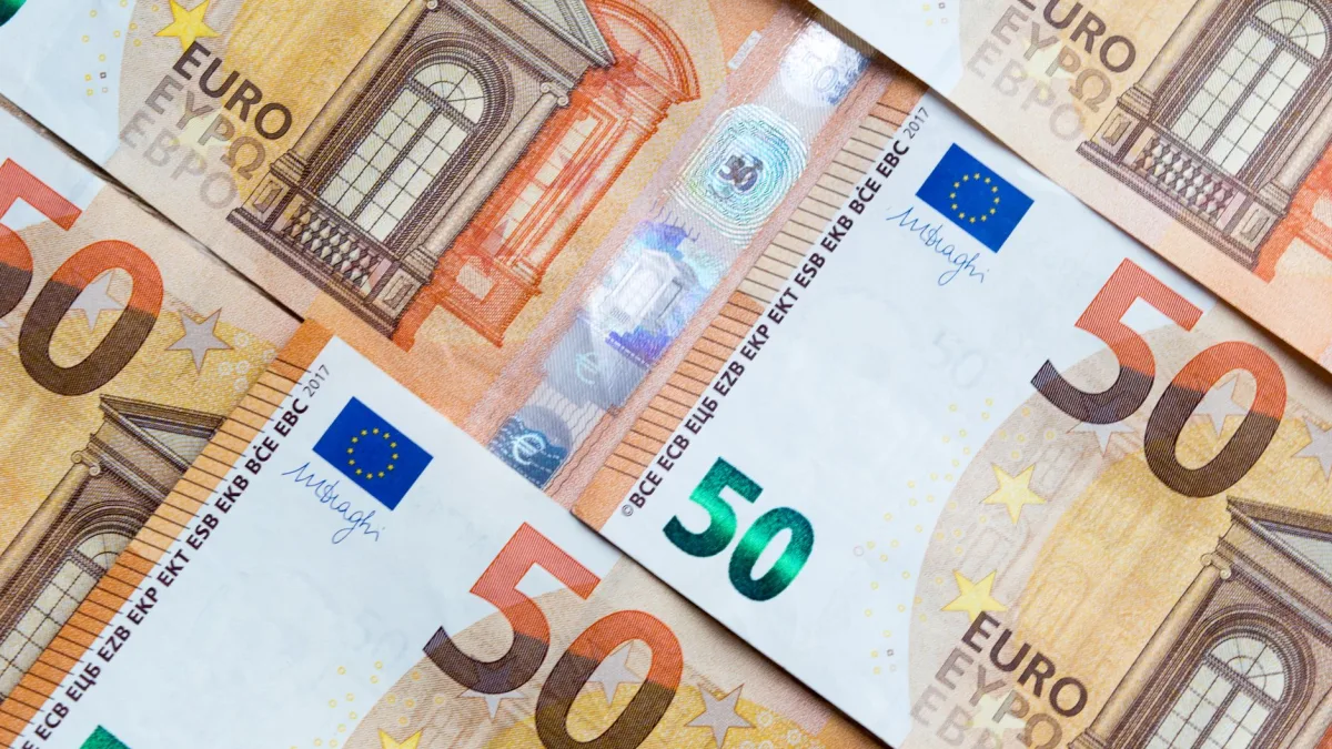 Schroders (SDR) sells Benchmark Capital for £200m in transaction