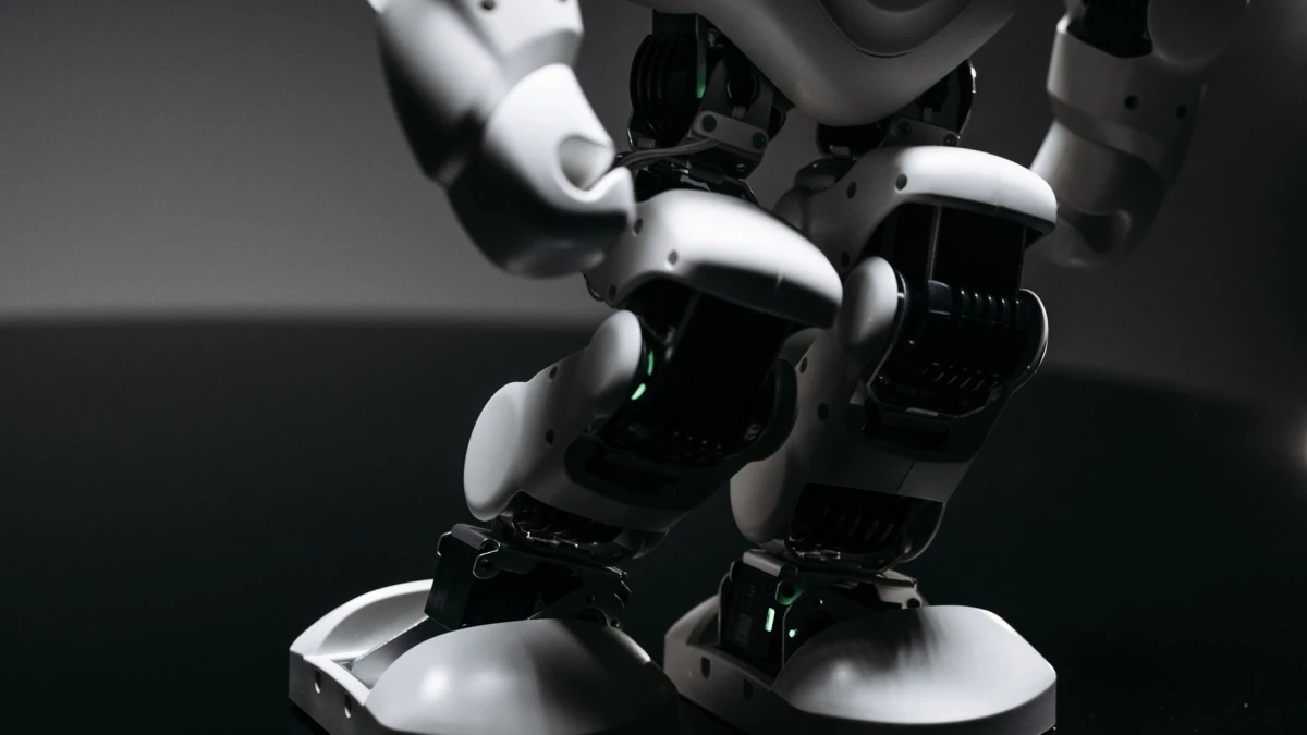 Palantir (PLTR) Shares Rise 9% Amid AI Model Criticism