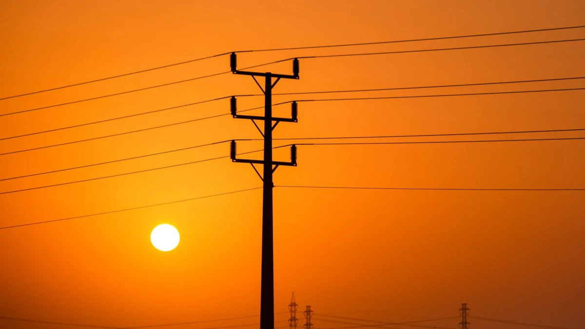 Electricity Prices Soar as 150,000 Households Lose Power
