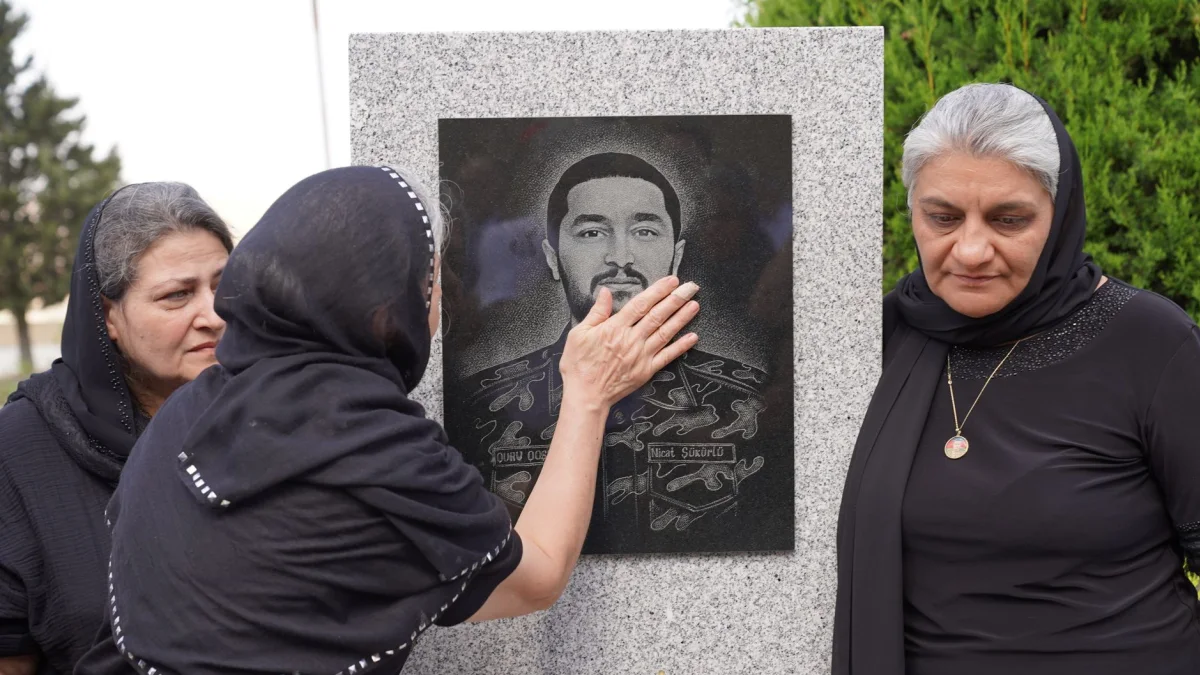 Iran Begins Funeral Ceremonies for Khamenei, Impact on Markets