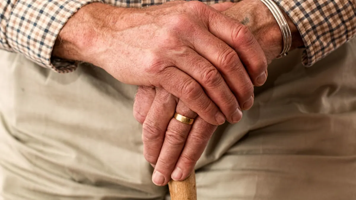 Social Security Claim at 67 or 70: $140,000 Pension Insight