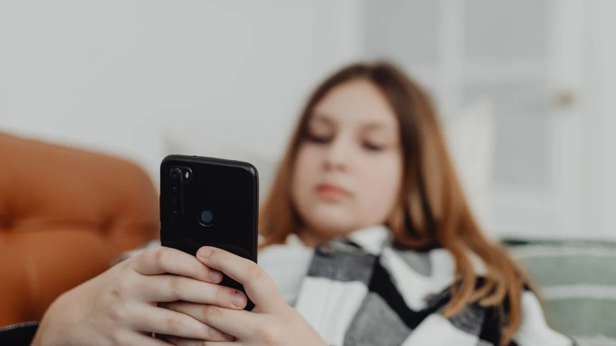 UK Government Proposes Midnight Social Media Curfew for Teens