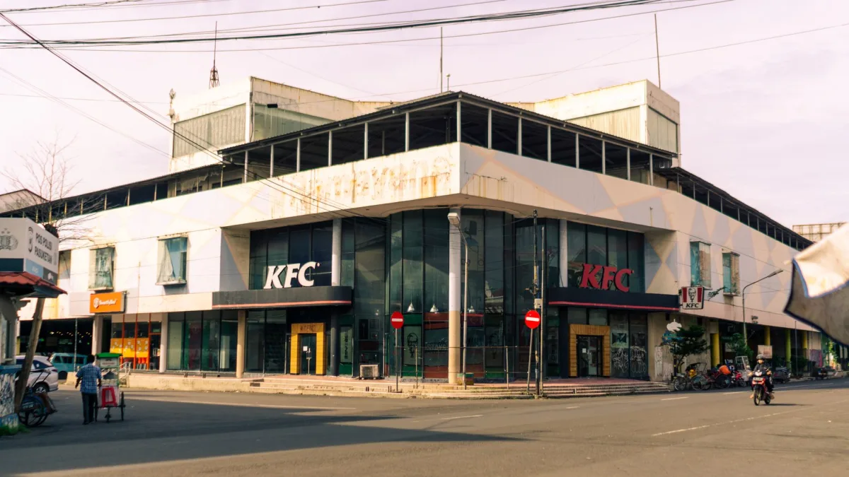 KFC (YUM) Closes 207 U.S. Restaurants Amid Challenges