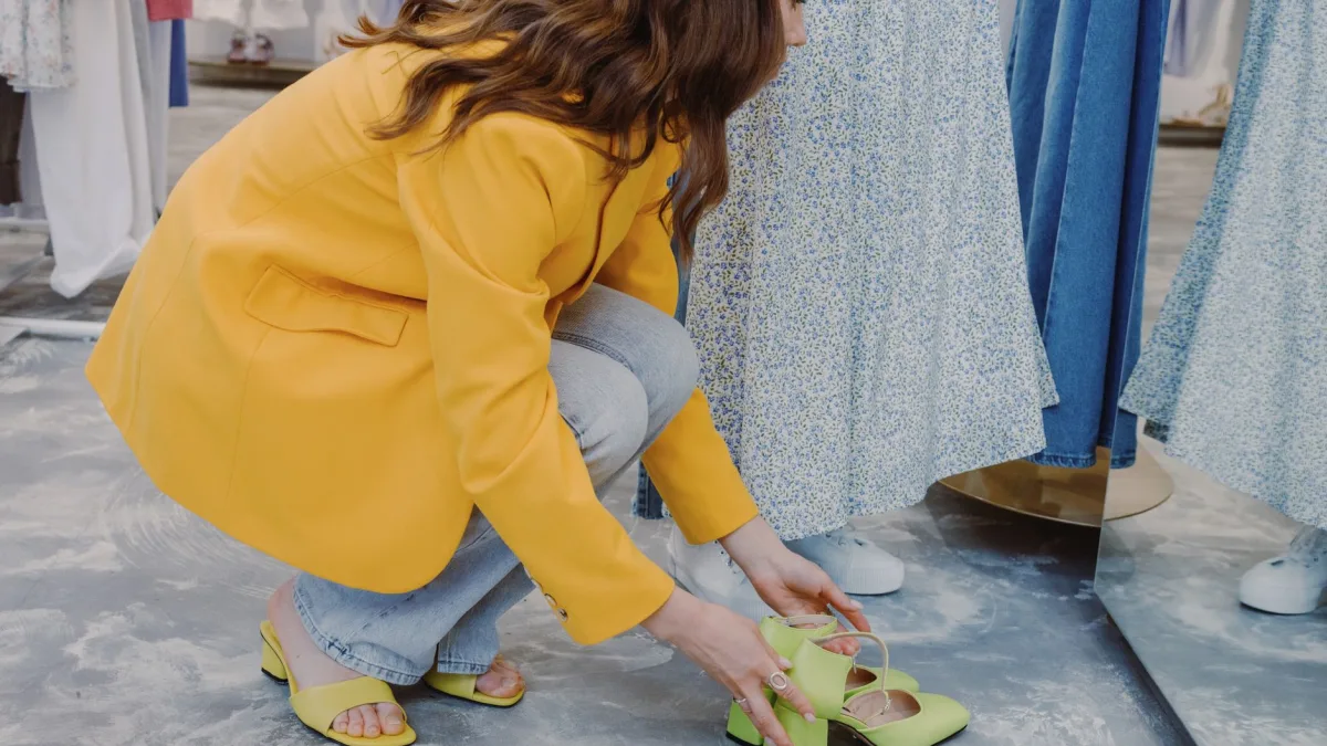 Analyst finds divide in American Apparel & Footwear shopping trends