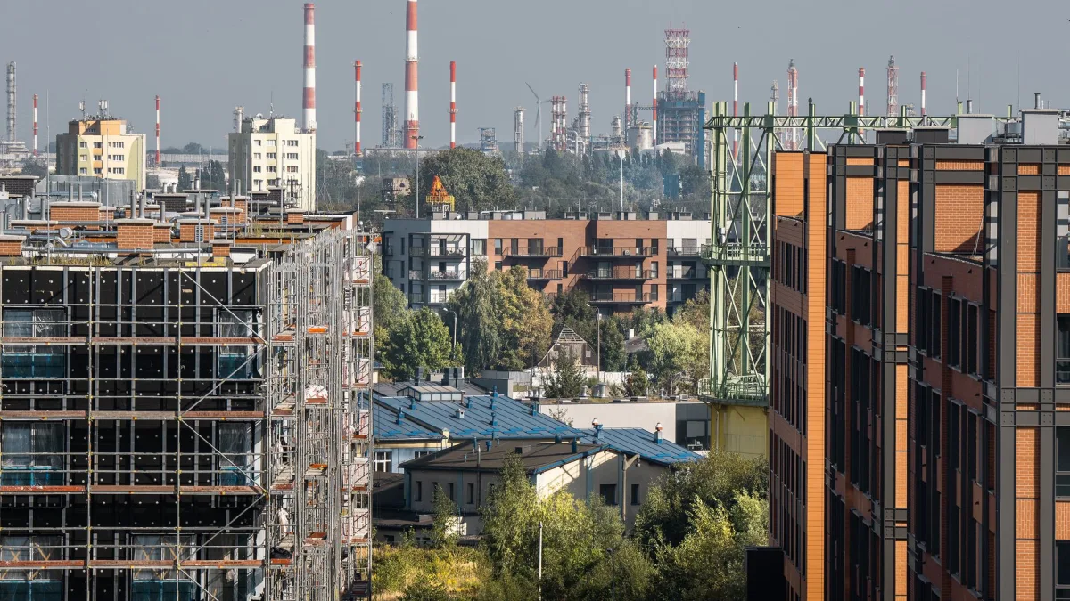 Poland’s Industrial Output Rises 7.6% in June, Beating Forecasts