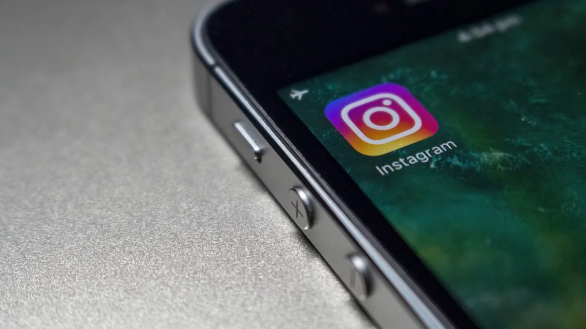 France Bans Under-15s from Social Media Starting January 2027