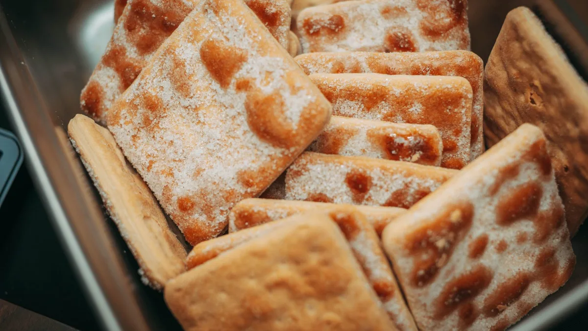 Cracker Barrel Closes 16 Locations, Sells Maple Street Biscuit Co.