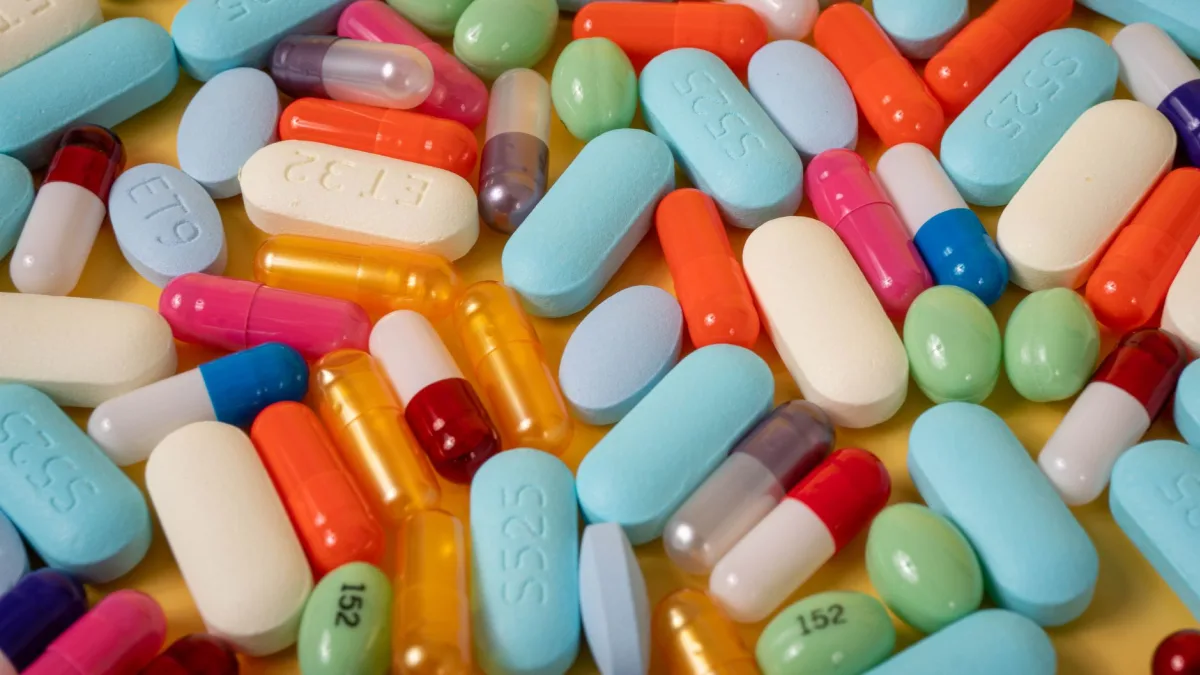 Pfizer (PFE) Offers 6.9% Dividend Yield Amid New Drug Development