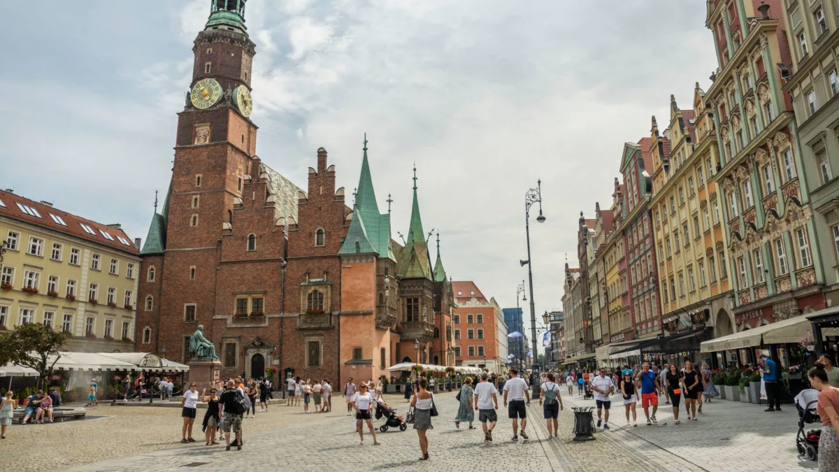 Poland Stocks Close Lower; WIG30 Drops 1.34%