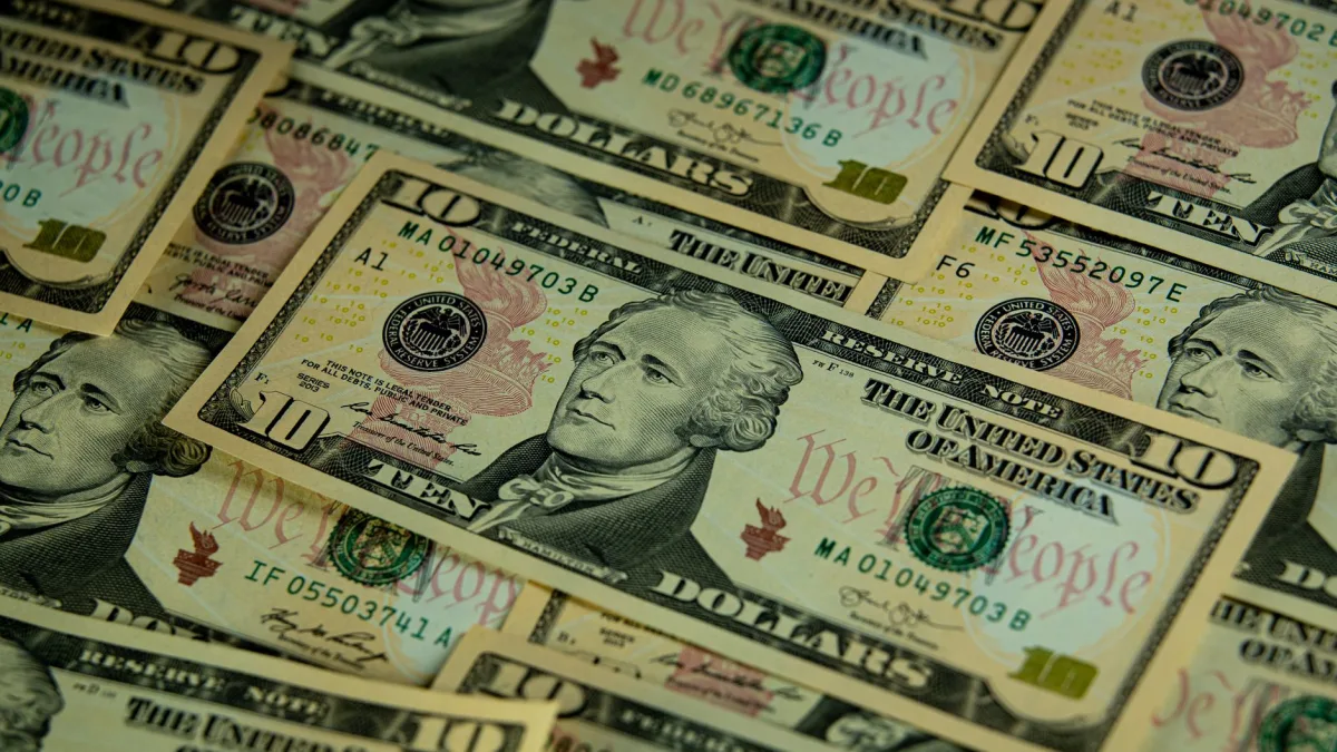 US Imposes New Tariffs of 10% to 12.5% on 60 Trade Partners