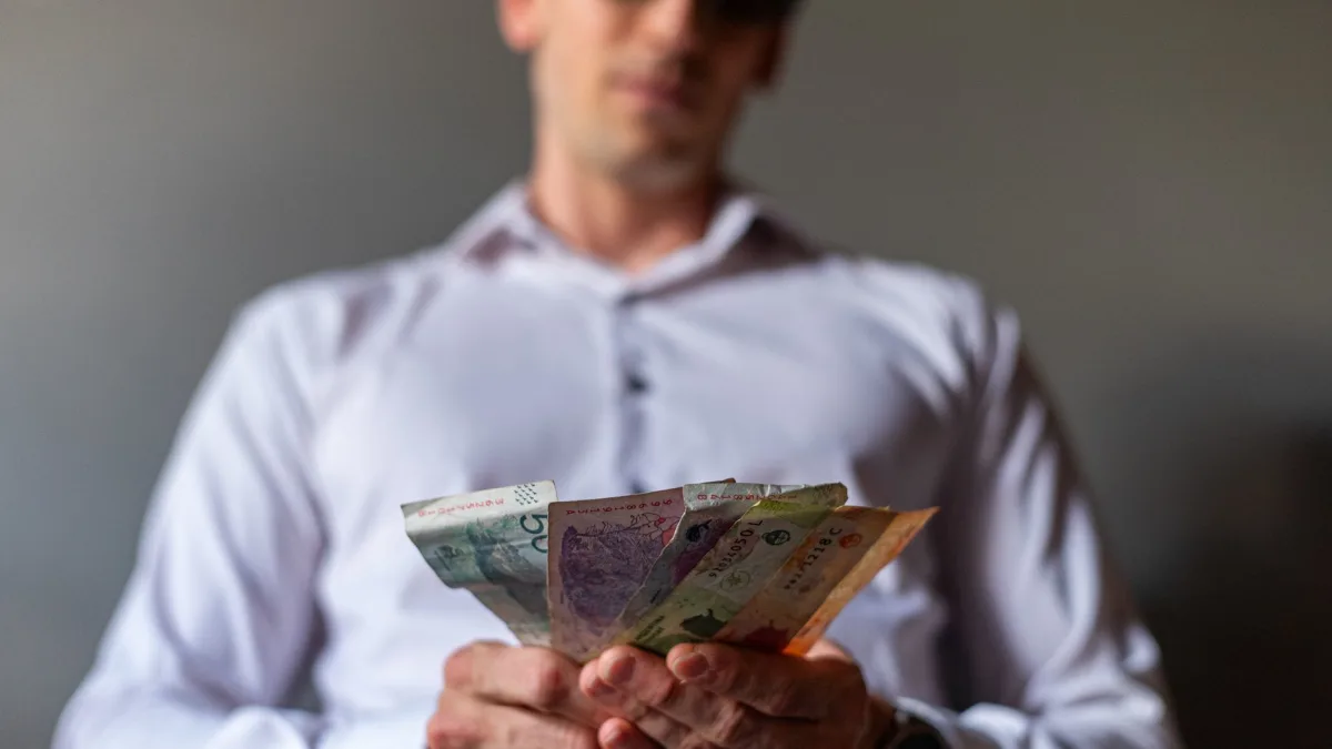 University Graduation Costs Highlight £502 Monthly Financial Gap