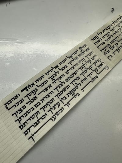 סט תפילין נוסח ספרדי – בתים וקלף מהודרים עם רצועות