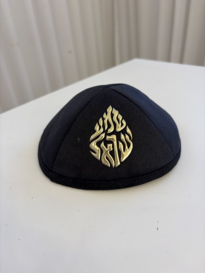 כיפה אולטרא סוויד שחור 19 ס"מ ומקום לסיכה