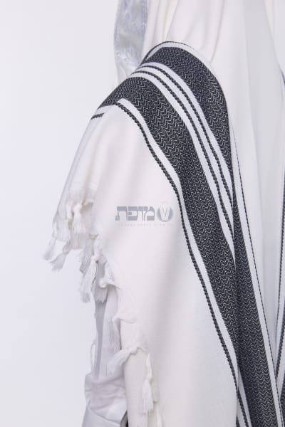 טלית צמר דגם הללוי-ה — שחור