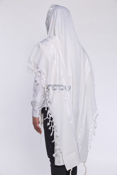 טלית צמר דגם מוסף — לבן מבריק