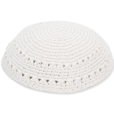 כיפה סרוגה 17 ס"מ לבן מחורר - 12 יח
