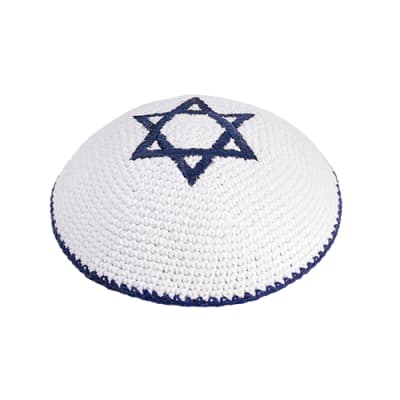 כיפה סרוגה לבנה רקמה מגן דוד ופס מסגרת בכחול כה
