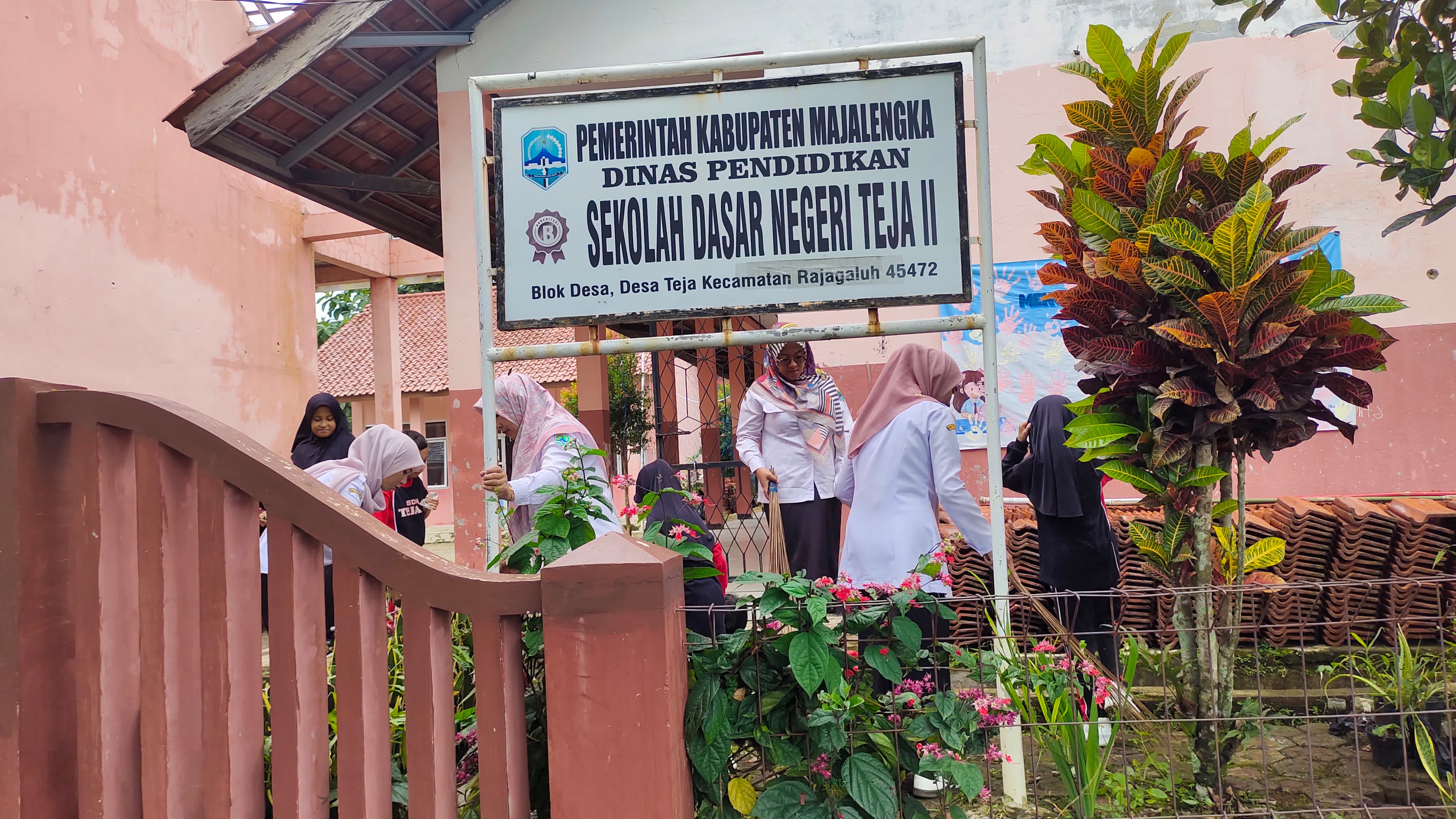 Bersih-bersih sebelum libur Ramadhan