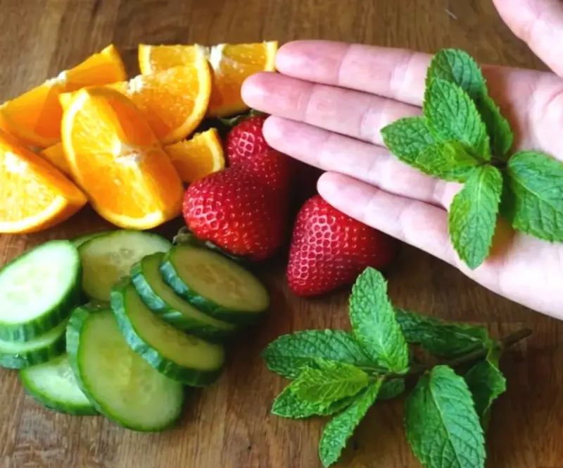 Prepare and bruise the fruit and mint