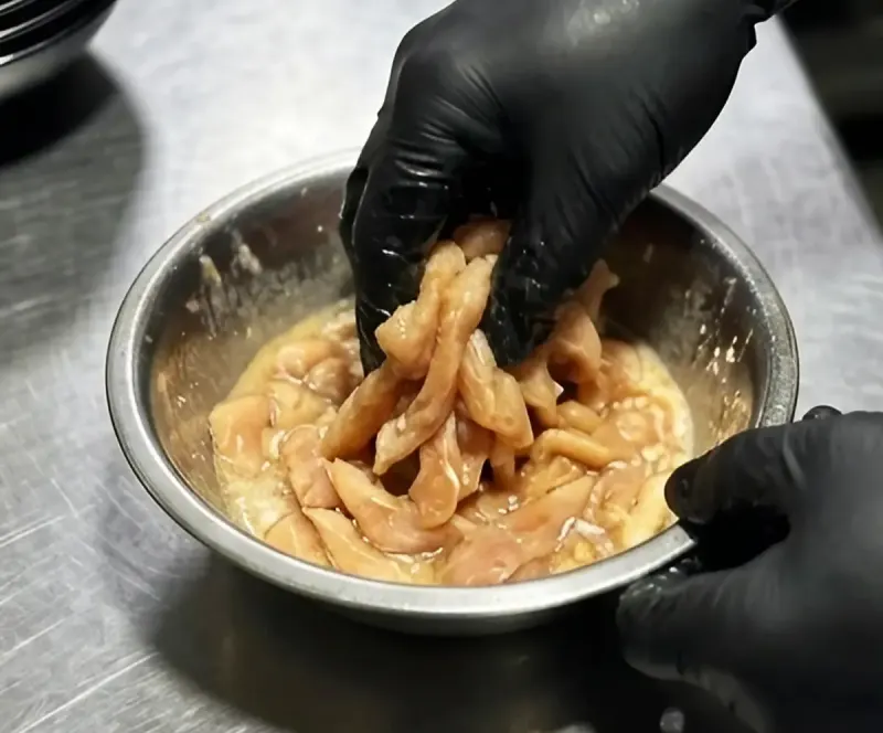 Marinate the chicken with cornstarch