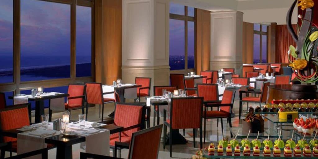 9 Places In Chennai Where You Get Mouth Watering Exotic Sea Food.. A Sea Food Lovers Paradise ! 1 Candle Light Dinner at The Leela Palace Chennai
