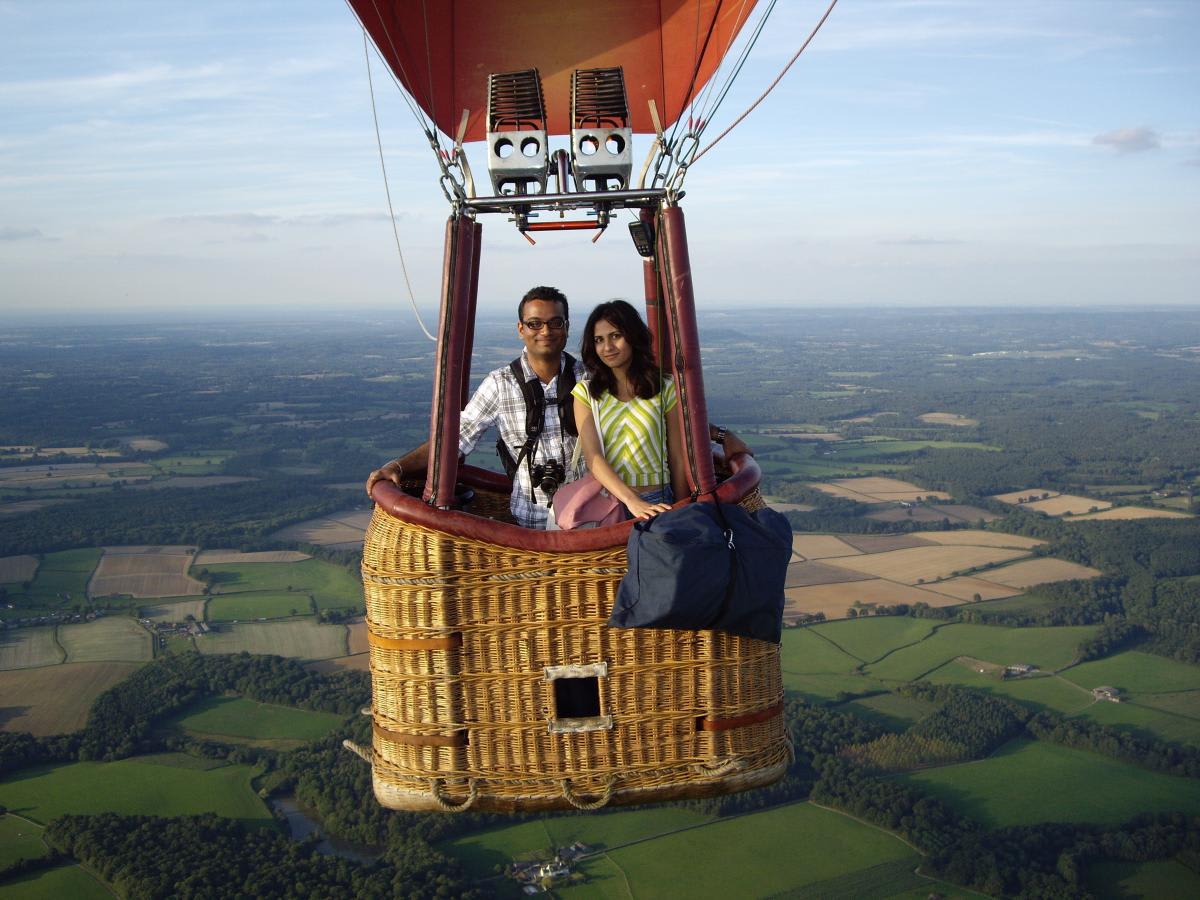 hot air balloon couple