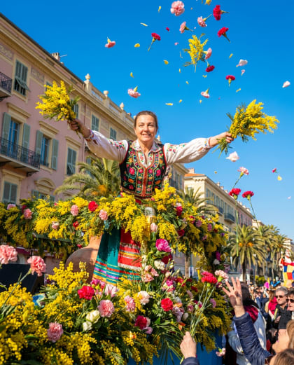 Bataille de Fleurs — univers Carnaval du photobooth IA Le Studio Pop