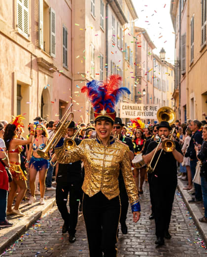 Fanfare de Rue — univers Carnaval du photobooth IA Le Studio Pop