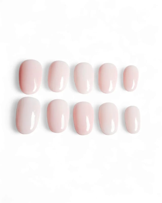 Ongles nude naturel : 5 variations tendance et le set qui te correspond