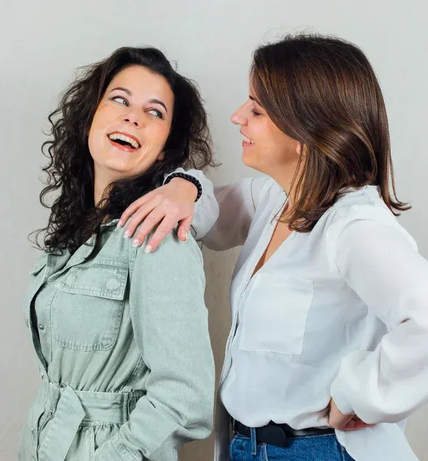 Les deux fondatrices de SOVA