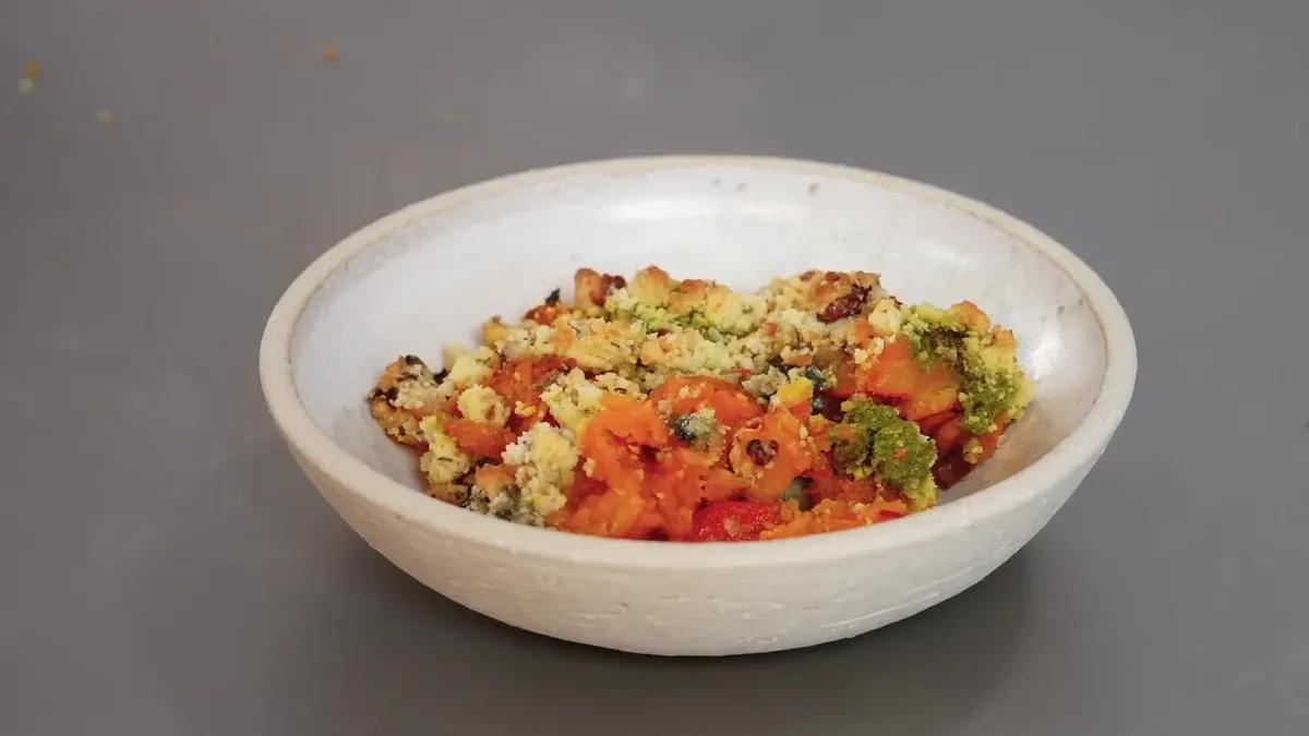 Crumble de potimarron, gorgonzola et pesto