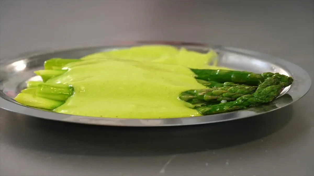 Asperges vertes, sauce mousseline express