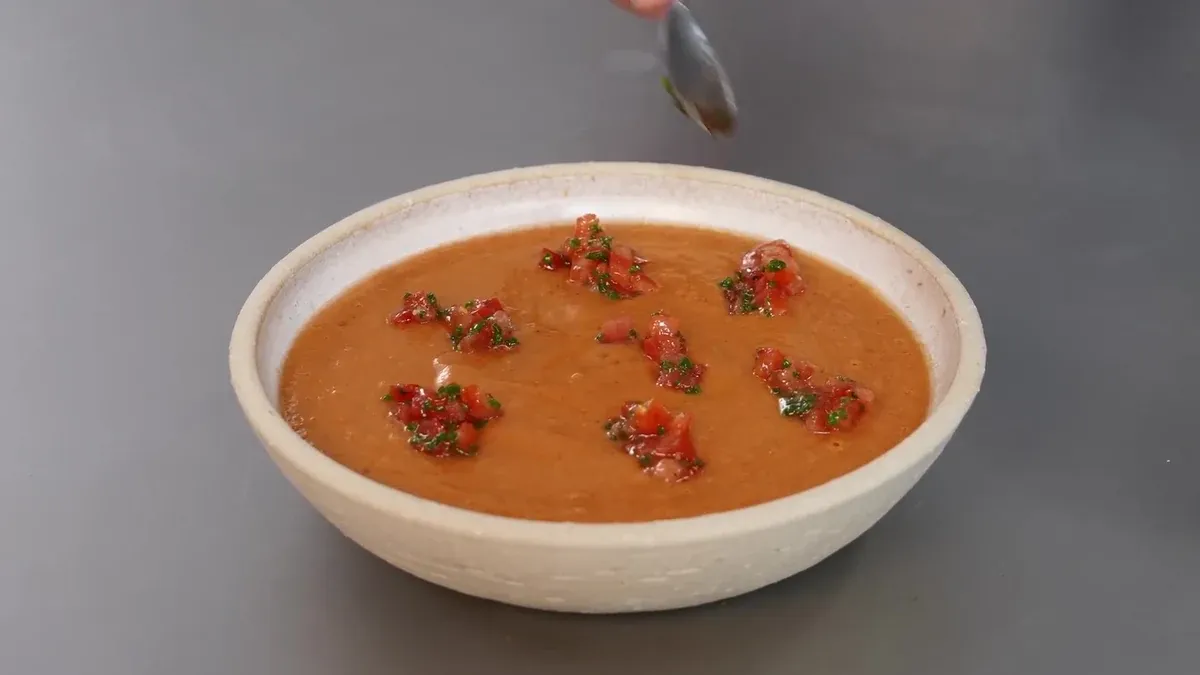 Gaspacho de tomates grillées au chalumeau