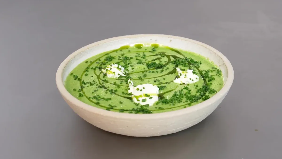 Soupe froide de concombre, roquette et fromage frais