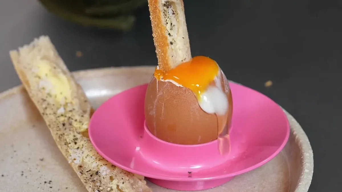 Oeuf à la coque et mouillettes
