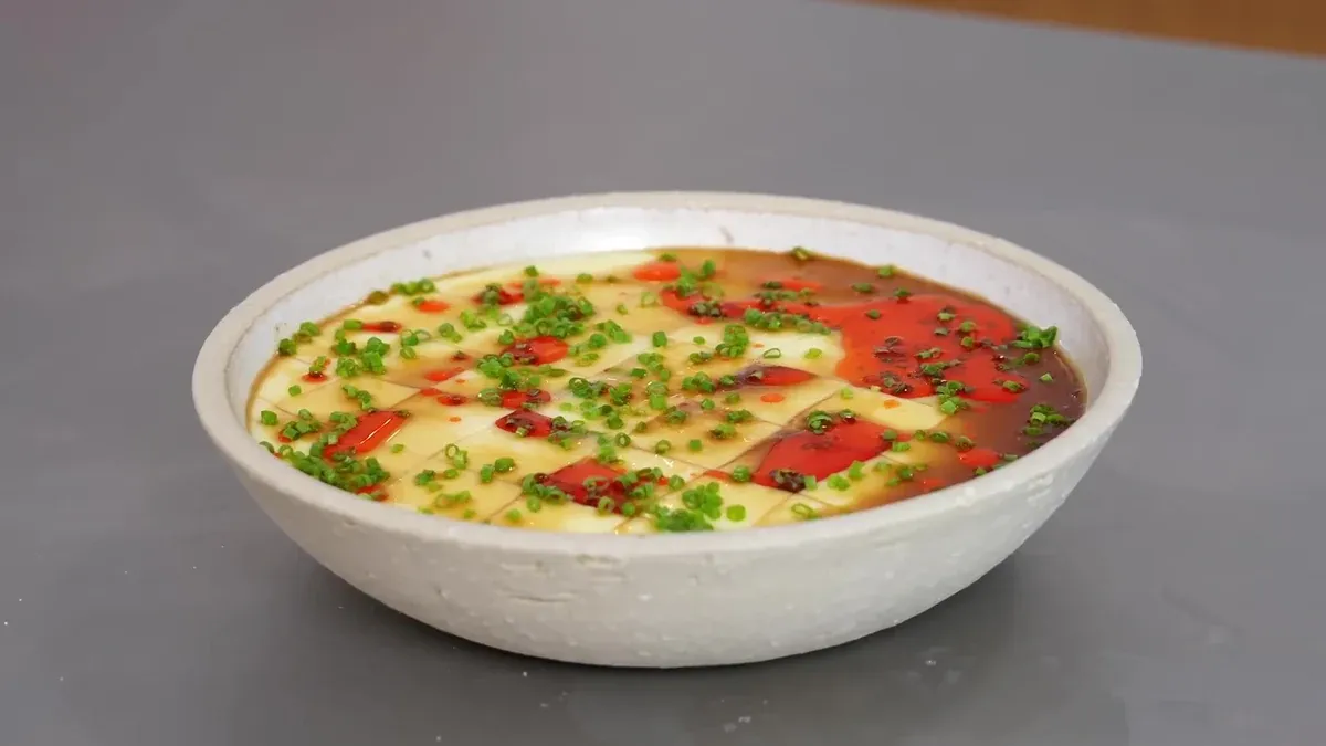 Oeufs vapeur façon chinoise, sauce soja et huile pimentée